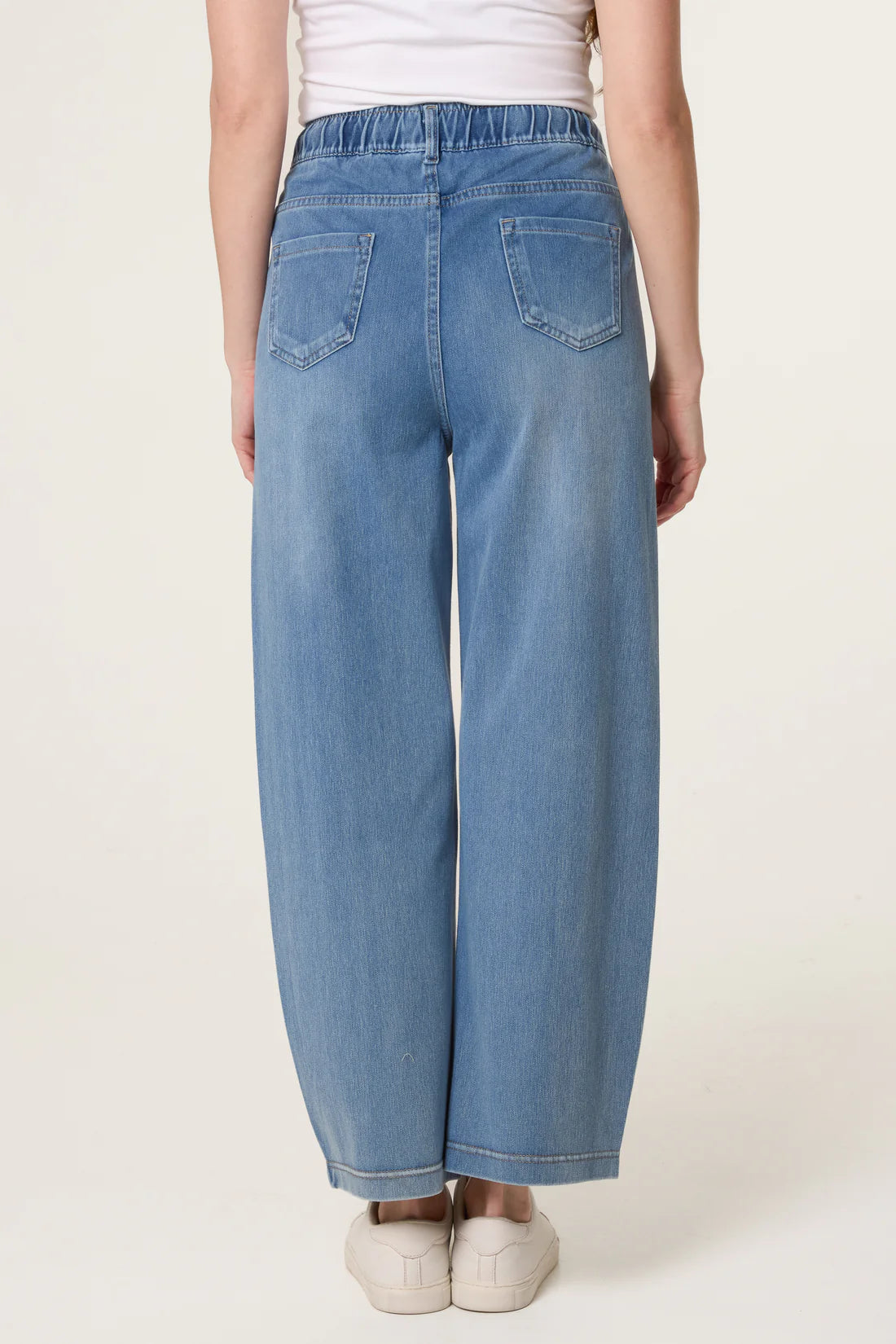 Lara twisted barrel jeans