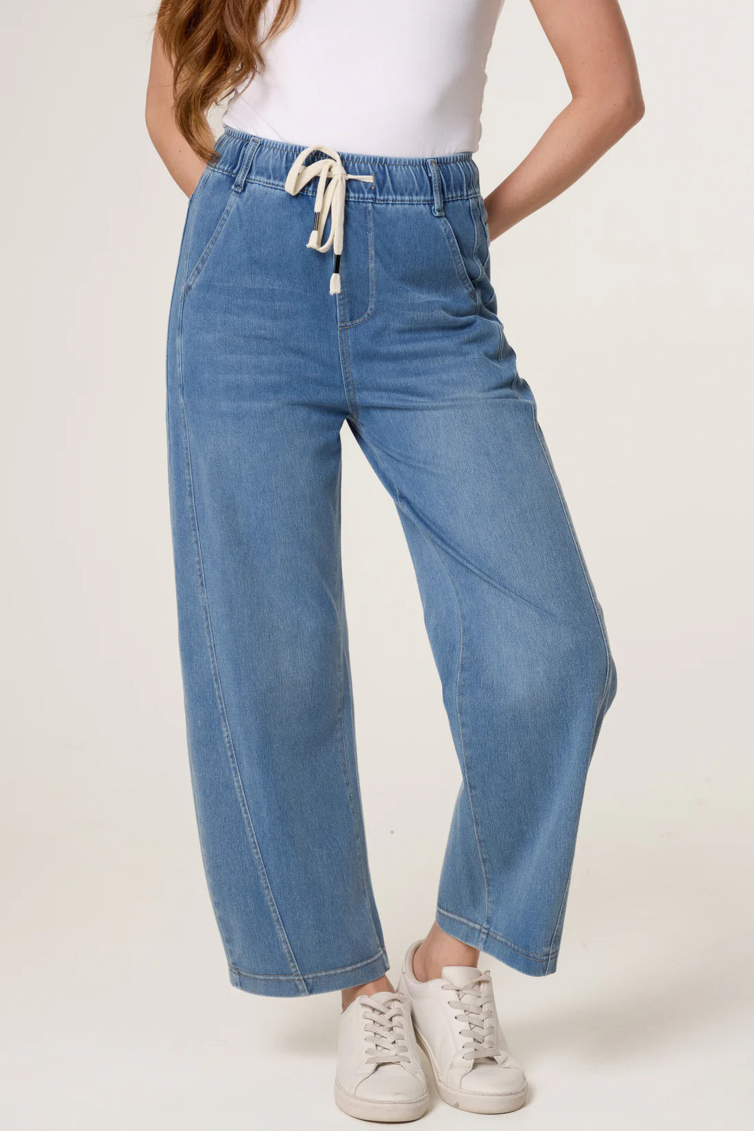 Lara twisted barrel jeans